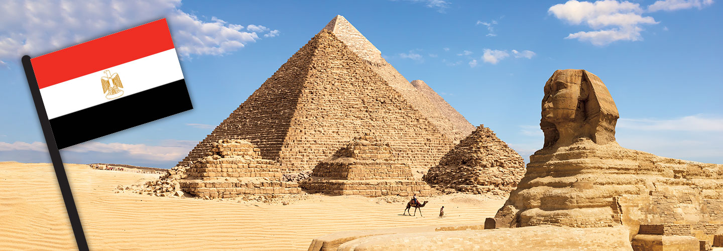 Pyramids of Giza & the Sphinx and the Egyptian flag